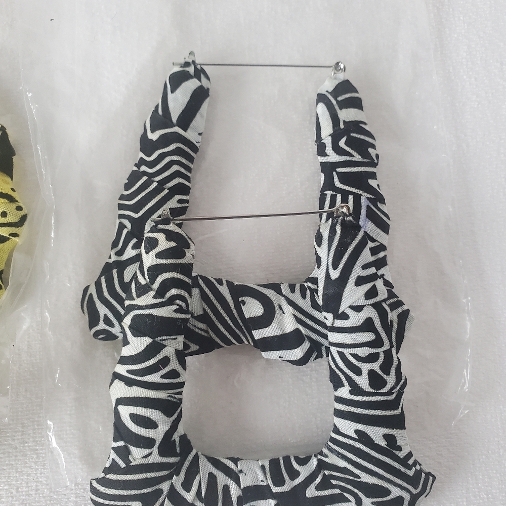 Two Earring Bundle - Picture 14 of 14